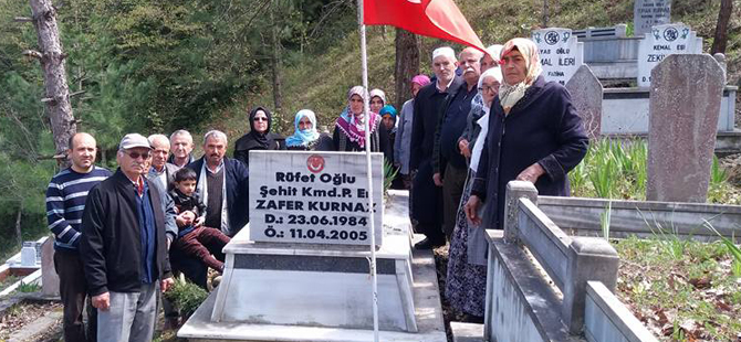 ALAÇAMLI ŞEHİT ZAFER KURNAZ KABRİ BAŞINDADUALARLA ANILDI