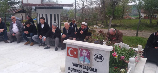 ŞEHİT POLİS RAMAZAN ARSLAN  KABRİ  BAŞINDA DUALARLA  ANILDI