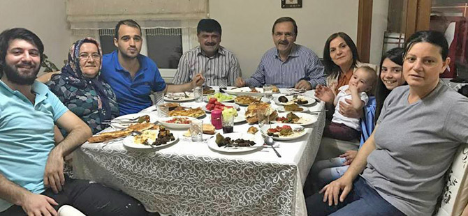 Başkan Şahin Babalar gününde şehit evinde iftar yaptı