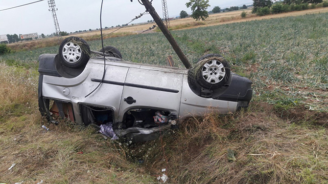 Amasya'da otomobil şarampole devrildi: 5 yaralı