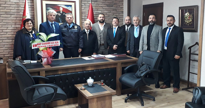 MHP İlkadım İlçe Teşkilatı, ilçe emniyet müdürü Ahmet Yöntem'i ziyaret etti.