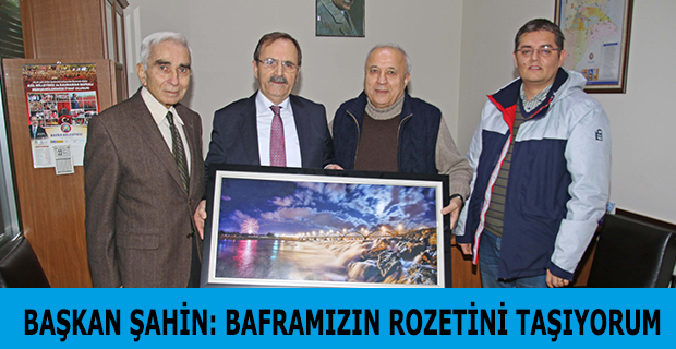 BAŞKAN ŞAHİN: BAFRAMIZIN ROZETİNİ TAŞIYORUM