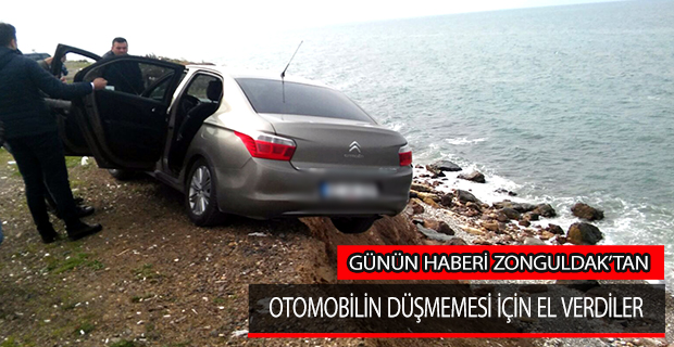 Otomobilin Düşmemesi İçin El Verdiler