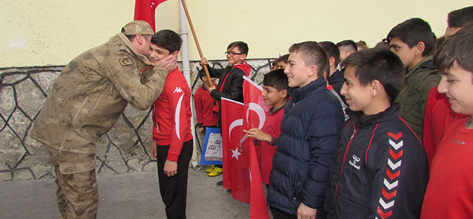 Kavak'da Öğrencilerden Mehmetçik'e moral mektubu