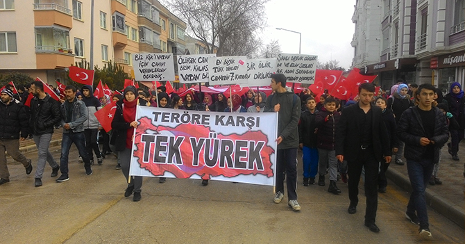 Vezirköprü'de öğrencilerden "teröre lanet" yürüyüşü