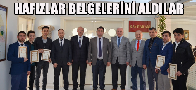 HAFIZLAR BELGELERİNİ KAYMAKAMDAN ALDILAR