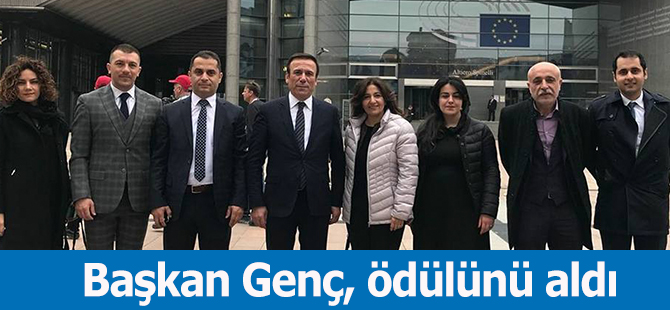 Başkan Genç, ödülünü aldı