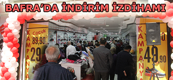 Bafra'da Ayakkabı Mağazasında İndirim İzdihamı