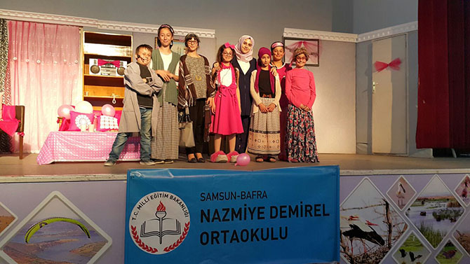 NAZMİYE DEMİREL ORTAOKULU’NDAN UNUTULMAYACAK TİYATRO GÖSTERİSİ