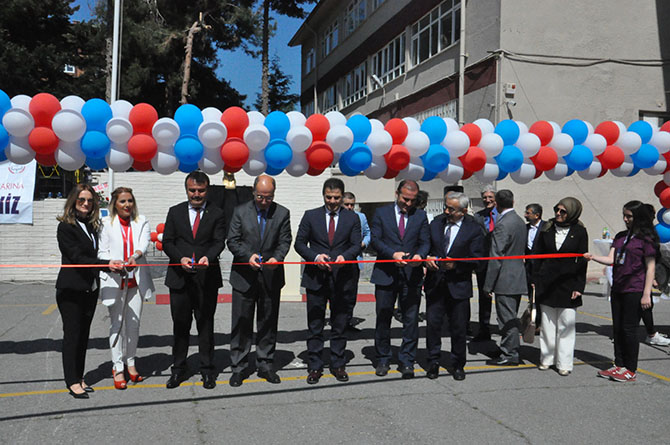 SAMSUN CUMHURİYET ANADOLU LİSESİ’NDE TÜBİTAK 4006 BİLİM FUARI AÇILDI