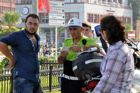 SAMSUN'DA YAYALARA KIRMIZI IŞIK CEZASI