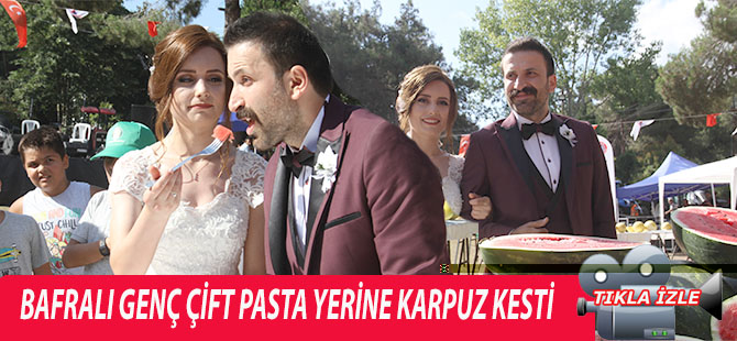 BAFRALI GENÇ ÇİFT PASTA YERİNE KARPUZ KESTİ