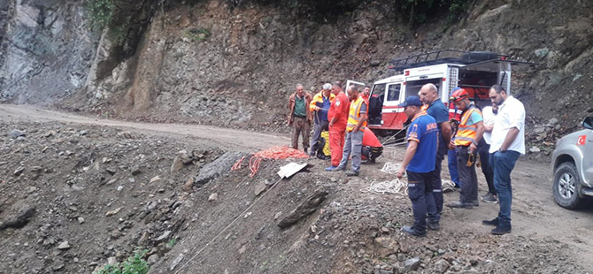 Artvin'de Kayalıklarda Mahsur Kaldılar