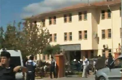 POLİS MERKEZİNE BOMBALI SALDIRI:1ŞEHİT