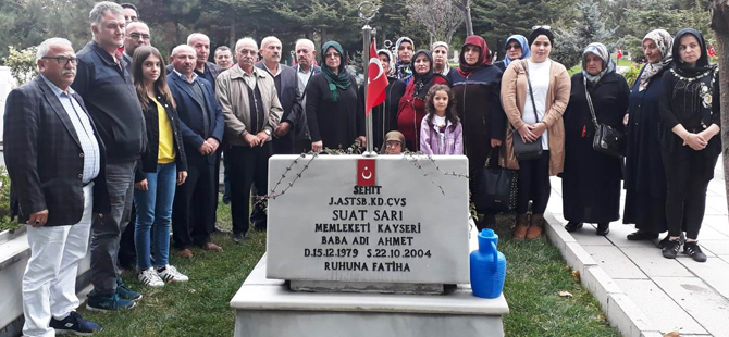 SUAT SARI KABRİ BAŞINDA ANILDI