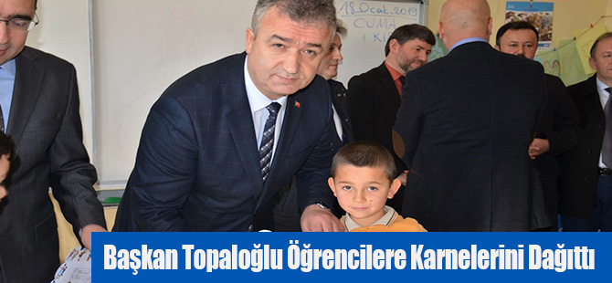 Başkan Topaloğlu Öğrencilere Karnelerini Dağıttı