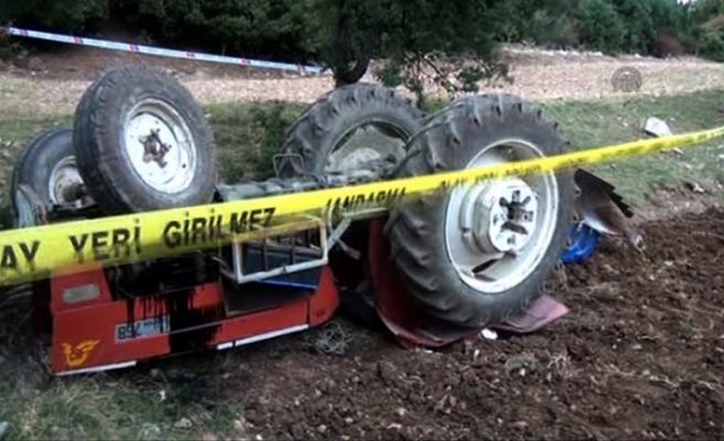 Tekkeköy'de Traktör Devrildi 1 Ölü