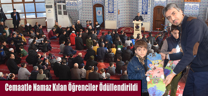 Cemaatle Namaz Kılan Öğrenciler Ödüllendirildi