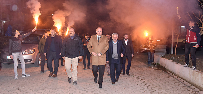 Yoldan geçen adaya ihtiyacımız yok