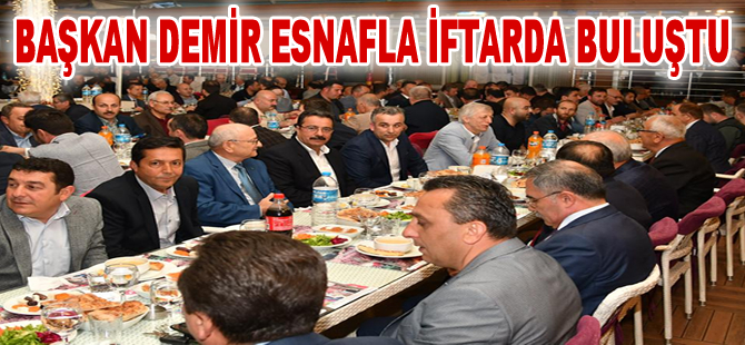 Başkan Mustafa Demir, esnafla iftar sofrasında buluştu