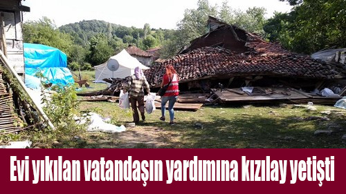 Alaçamda evi yıkılan ailelenin yardımına Kızılay koştu