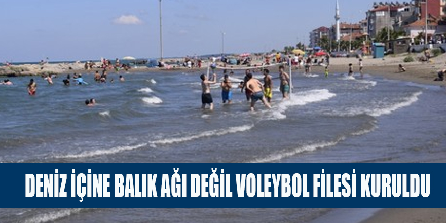 YAKAKENT TE DENİZ İÇİNE VOLEYBOL ALANLARI YAPILDI