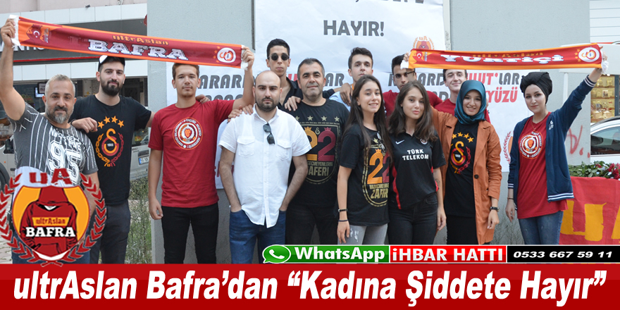 "Kadına Şiddete Hayır" dediler, kadınlara gül dağıttılar