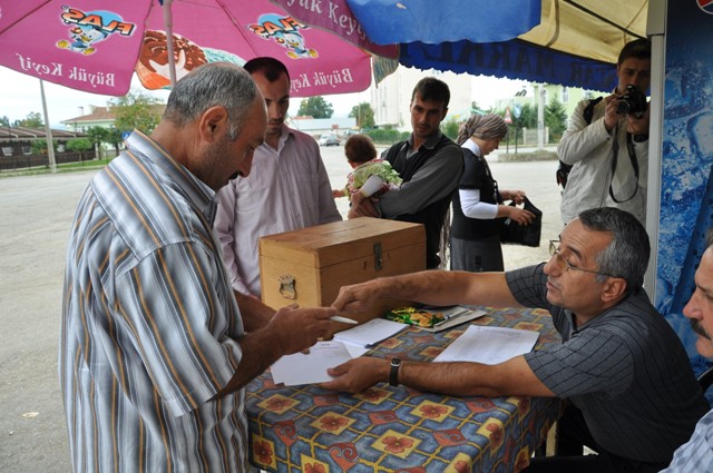 YÖRÜKLER BELDESİ'NDE REFERANDUM YAPILDI