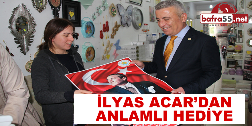 Başkan, İlyas Acar Türk Bayrağı Atatürk Posteri dağıttı