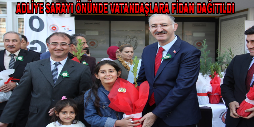 Adliye Sarayı Önünde Vatandaşlara Fidan Dağıtıldı