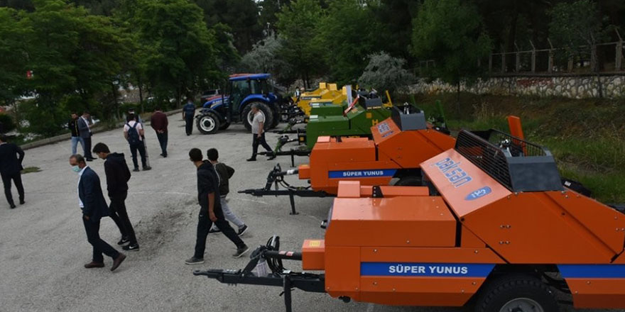 Sinop'da Çiftçilere Balyalama Makinesi