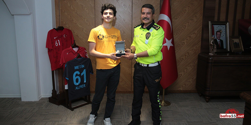 Trabzon LGS Birincisine Emniyet Müdürü'nden Hediye