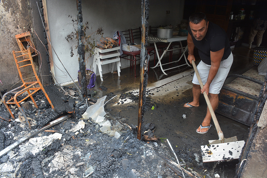 Sinop Demirci Köyünde 2 Katlı Ev Küle Döndü