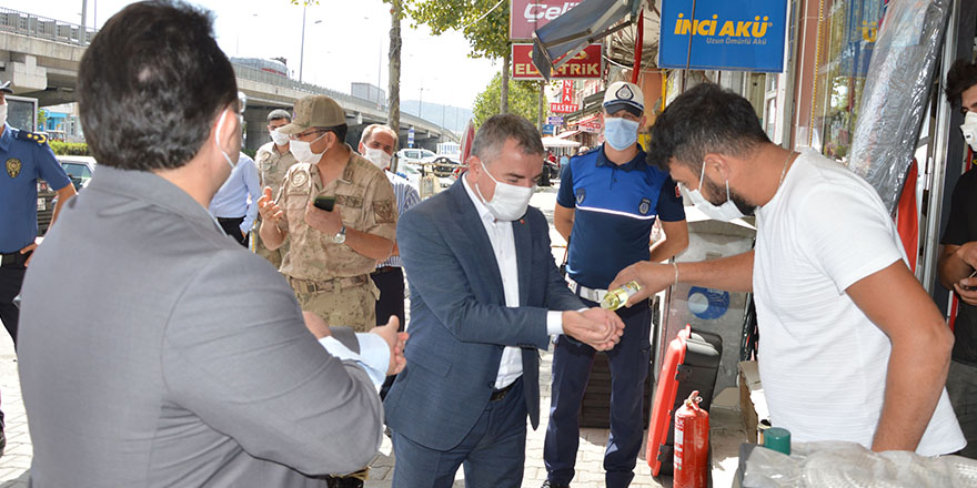 Başkan Sebahattin Özdemir maske denetimine katıldı