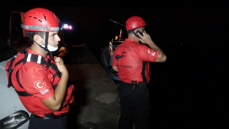 SAMSUN'DA FIRTINADA BALIKÇI KAYIĞI BATTI: 1 ÖLÜ