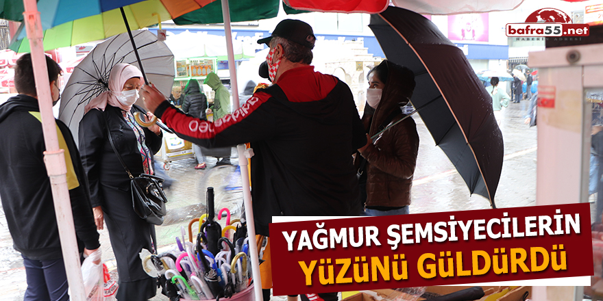 Yağmur şemsiyecilerin yüzünü güldürdü