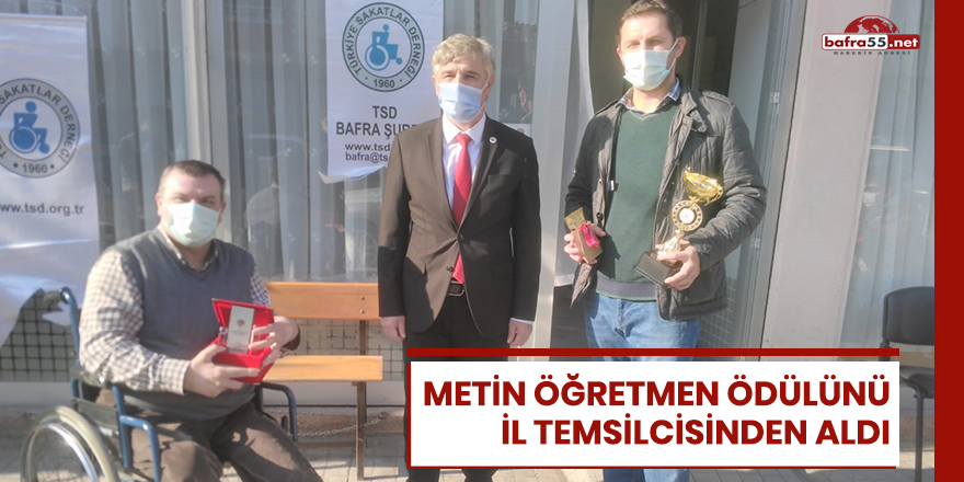 Metin Öğretmen Ödülünü İl Temsilcisinden Aldı