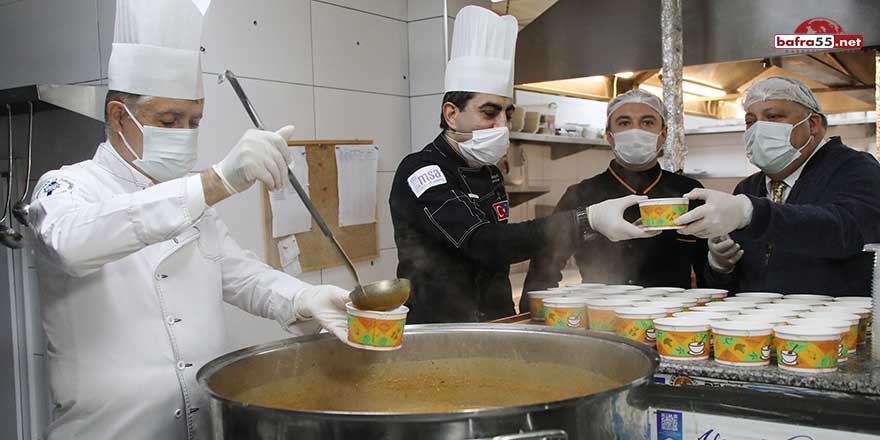 Başkan Cemil Deveci pandemi destek ekibi ile birlikte mutfakta