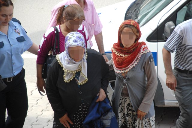 Kızının Altınlarını Gasp Ettiği İddia Edilen Anne Gözaltında