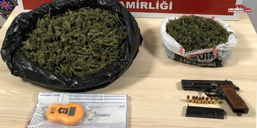 Çarşamba'da şüpheli araçtan 1 kilo esrar çıktı