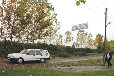 BU KÖYE YOLU DÜŞENLER DİKKAT !