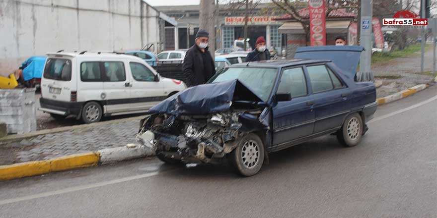 Çarşamba'da önünde duran araca çarptı