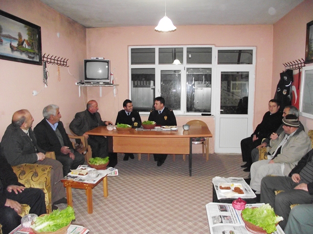 POLİS HALKIN 24 SAAT HİZMETİNDE