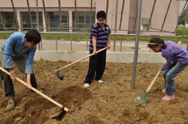 OÇEMDE ÇOCUKLAR TOPRAKLA BULUŞACAK