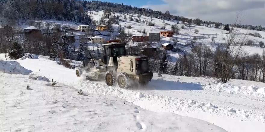 Sinop'ta kar 6 köy yolunu kapattı