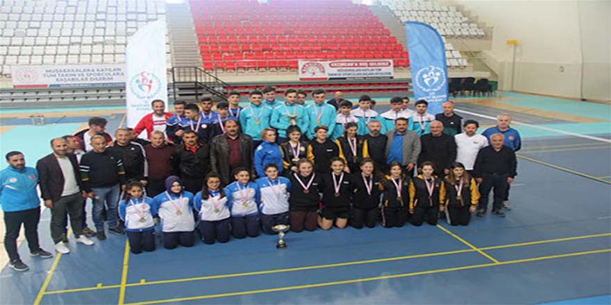 KIZILIRMAK ANADOLU LİSESİ BADMİNTON TAKIMI ZİYARETİ