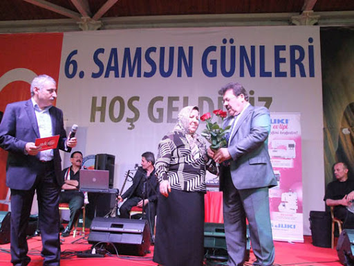 İSTANBUL’DA YILIN ANNESİ BAFRALI HİKMET ATASEVEN SEÇİLDİ