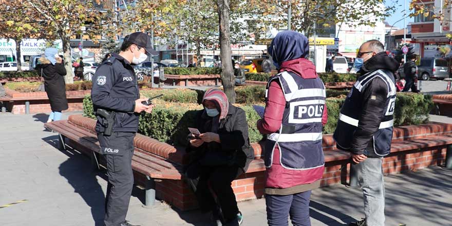 Polis kadına karşı şiddet ve KADES uygulaması hakkında bilgilendirme yapıldı