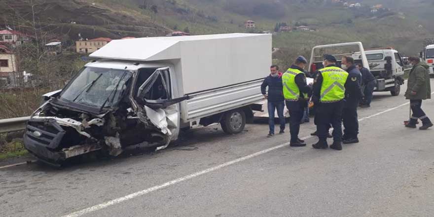 Kızının cenaze namazına giderken kaza yaptı: 4 yaralı