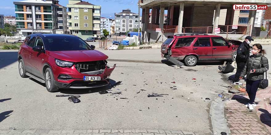 Atakum'da trafik kazası! 2 yaralı